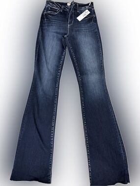 L'AGENCE Selma Sleek denim jeans with a high rise and baby bootcut.